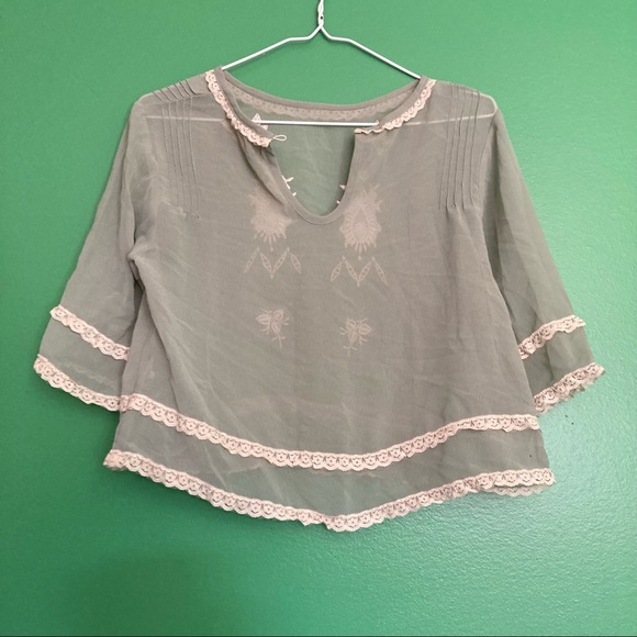 Jade or sage beautiful crop top - Picture 3 of 5